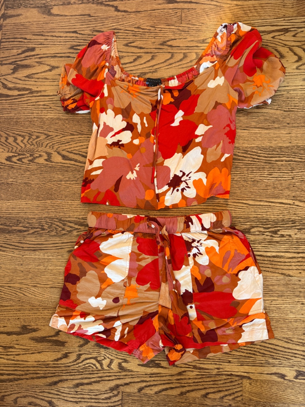 Sanctuary Multicolor Floral Puff Sleeve and Shorts Set (Top: M and Shorts: L)